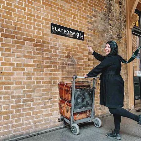 Platform 9 3/4 By Condokeeper Londen Buitenkant foto